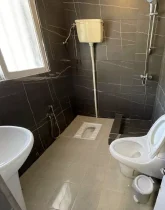 توالت فرنگی و توالت ایرانی و سیفون سرویس بهداشتی آپارتمان در ششصددستگاه