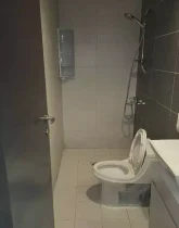 دوش حمام و توالت فرنگی و روشویی سرویس بهداشتی ویلا در نوبنیاد