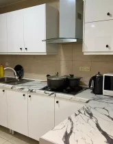 کابینت سفید و هود آشپزخانه ویلا در سفین کیش