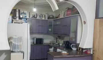 کابینت بنفش و یخچال آشپزخانه ویلا در سفین کیش